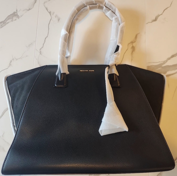 Michael Kors Black Tote Bag - Picture 10 of 13
